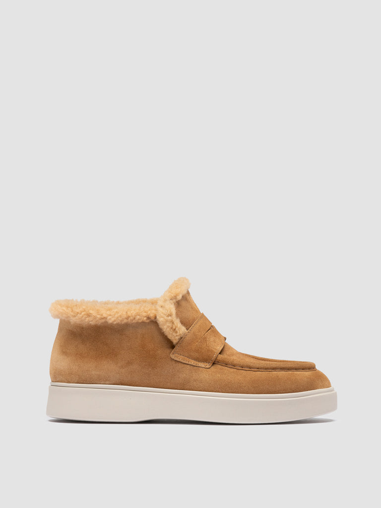 FRAME 111 - Camel Suede Chukka Boots