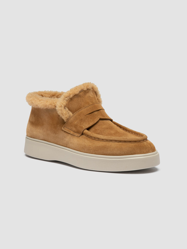 FRAME 111 - Camel Suede Chukka Boots