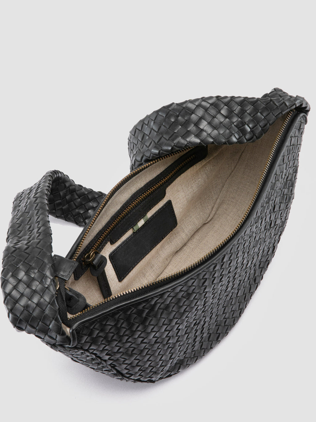 OC CLASS 068 - schwarze Umhängetasche aus Leder - image 6,side view