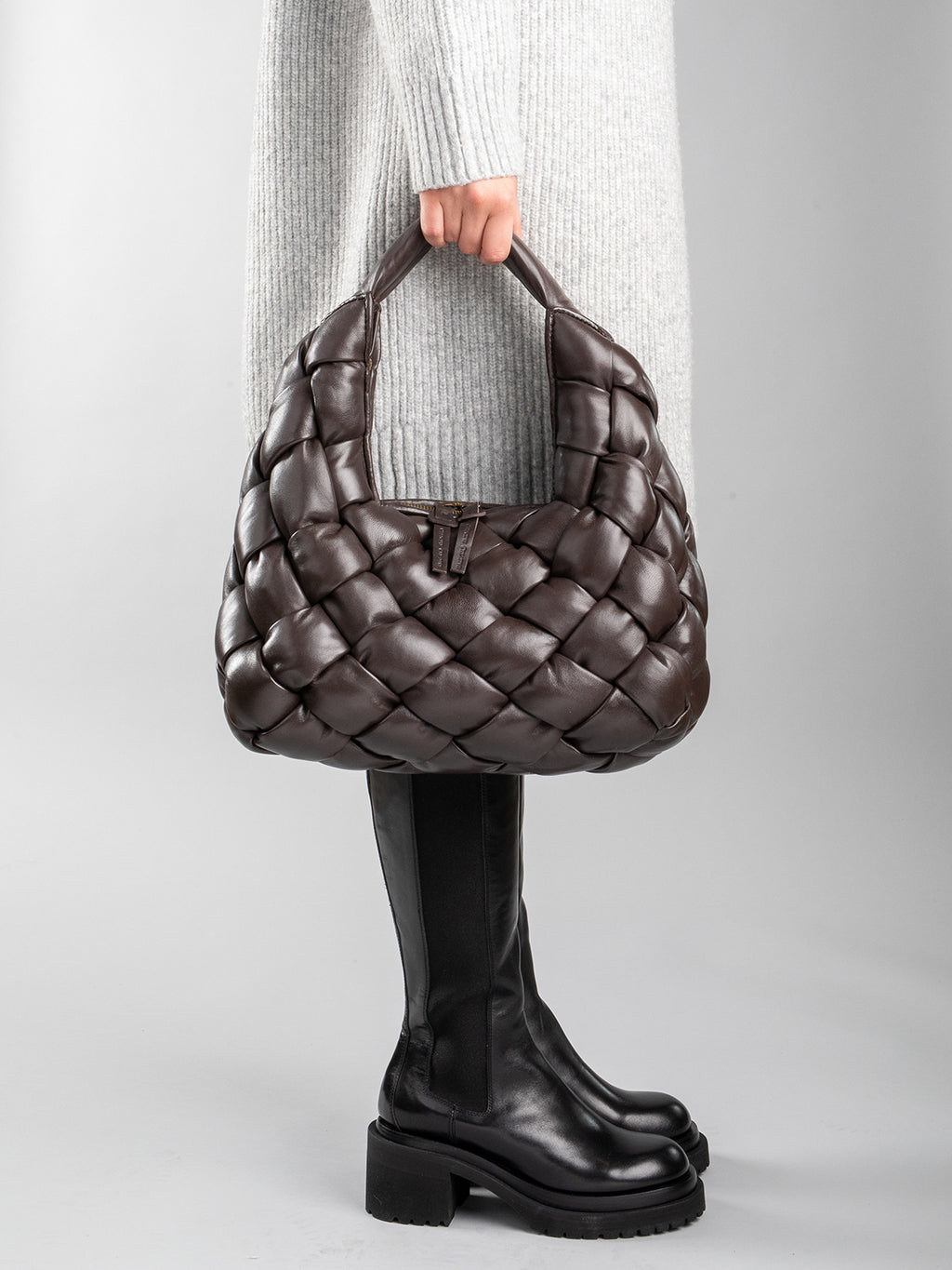 OC CLASS 52 Massive - Green Woven Woven Leather Shoulder Bag