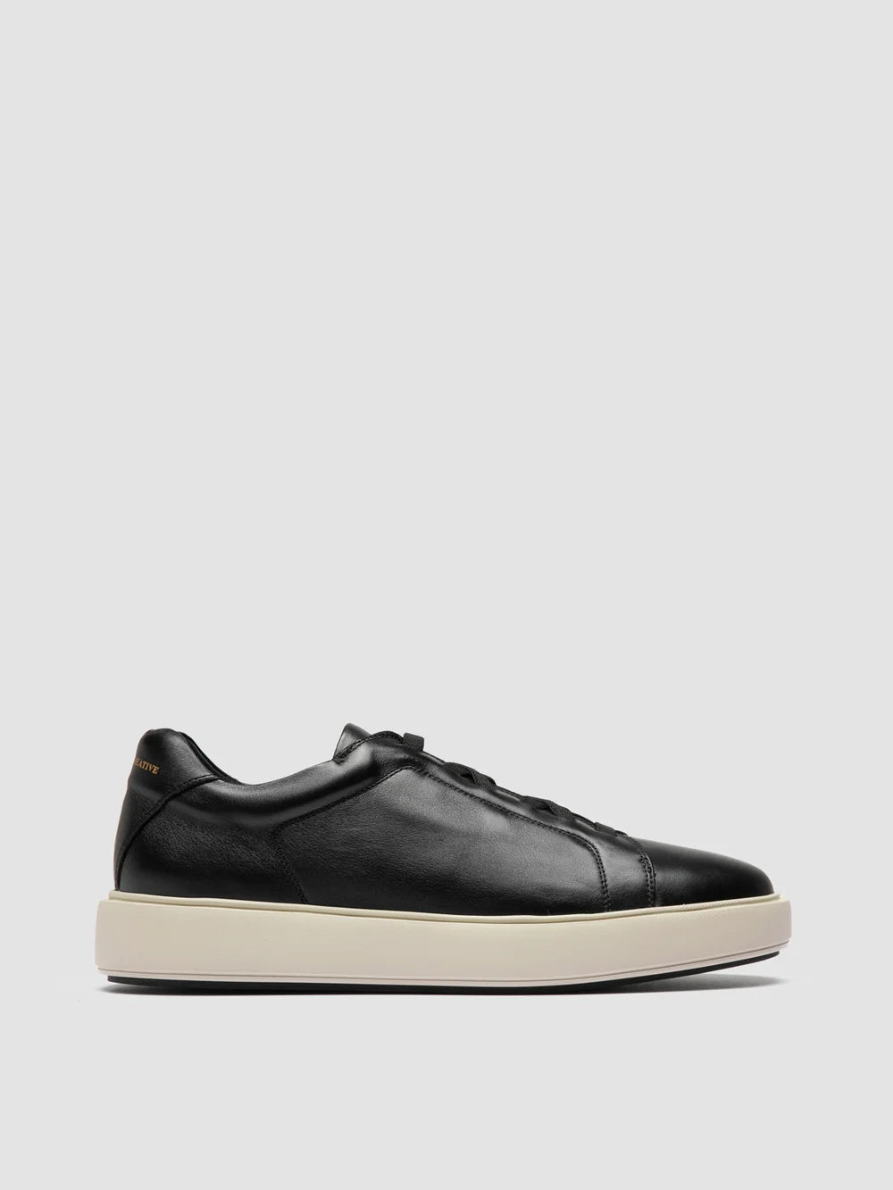 SLOUCH 001 - Schwarze Low-Top-Sneakers aus Leder - image 1,side view